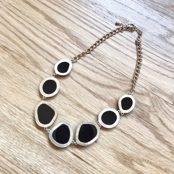 Francesca’s • Black Stone Adjustable Necklace - Picture 3 of 4